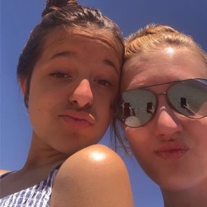 Meet your Posher, Abigail